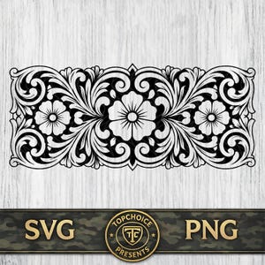 Peut inclure: Un graphique numérique noir et blanc présentant un motif rectangulaire de volutes florales avec trois fleurs symétriques et des feuilles tourbillonnantes complexes. Sous le motif, une bannière sombre affiche le texte SVG et PNG avec un logo central.