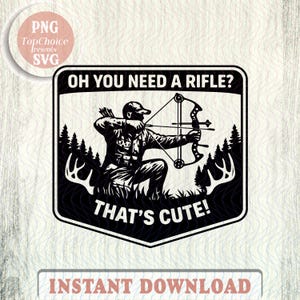 Könnte beinhalten: Schwarz-weiße Grafik einer Person, die mit Pfeil und Bogen zielt, mit dem Text "OH YOU NEED A RIFLE? THAT'S CUTE!" umgeben von Bäumen und Geweihen. Die Worte "INSTANT DOWNLOAD" stehen unten.