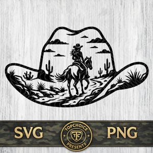Peut inclure: Graphique noir et blanc d'un chapeau de cowboy encadrant une scène de désert. Une personne à cheval traverse le paysage, avec des cactus et des nuages. L'image comprend le texte "SVG" et "PNG" avec un logo qui dit "TOPCHOICE PRESENTS".