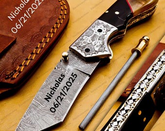 Personalisiertes Damast-Klappmesser: Knochengriff mit Gravur, Lederscheide