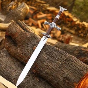 Handcrafted Skyrim Greatsword Replica with Leather sheath –Dragonborn Cosplay Prop,Elder Scrolls Collectible –Custom Engraved Gift for Him