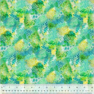 A Hummingbird's Charm de Whistler Studios Collection. Rainforest Shimmer 54183-5. Tela 100 % algodón por media yarda.