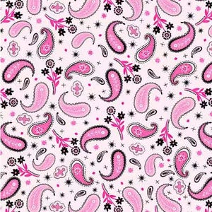 Może przedstawiać: Powtarzający się wzór z różowymi wzorami paisley z czarnymi obramowaniami i kwiatowymi akcentami na jasnoróżowym tle. Wzór zawiera małe kwiaty, krzyże i rozbłyski gwiazd, tworząc dekoracyjny wzór tekstylny.