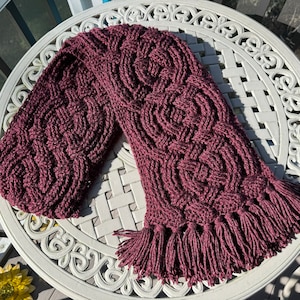 Cachecol de inverno aconchegante com cabos de crochê com nó celta quente – pronto para enviar