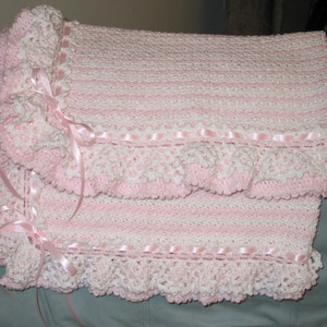 Couverture pour bébé au crochet rose blanc afghan - Volants en dentelle - Rayé - Fabriqué à partir de la vente