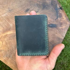 Cartera de cuero hecha a mano para hombre - Cartera de cuero auténtico personalizada - Cartera verde grabada a medida - Regalo para él - Regalo para el Día del Padre