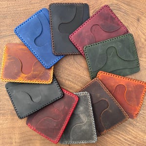 Leren kaarthouder - gepersonaliseerde herenportemonnee - handgemaakte creditcardportemonnee voor mannen - Vaderdagcadeau - gegraveerd verjaardagscadeau voor hem