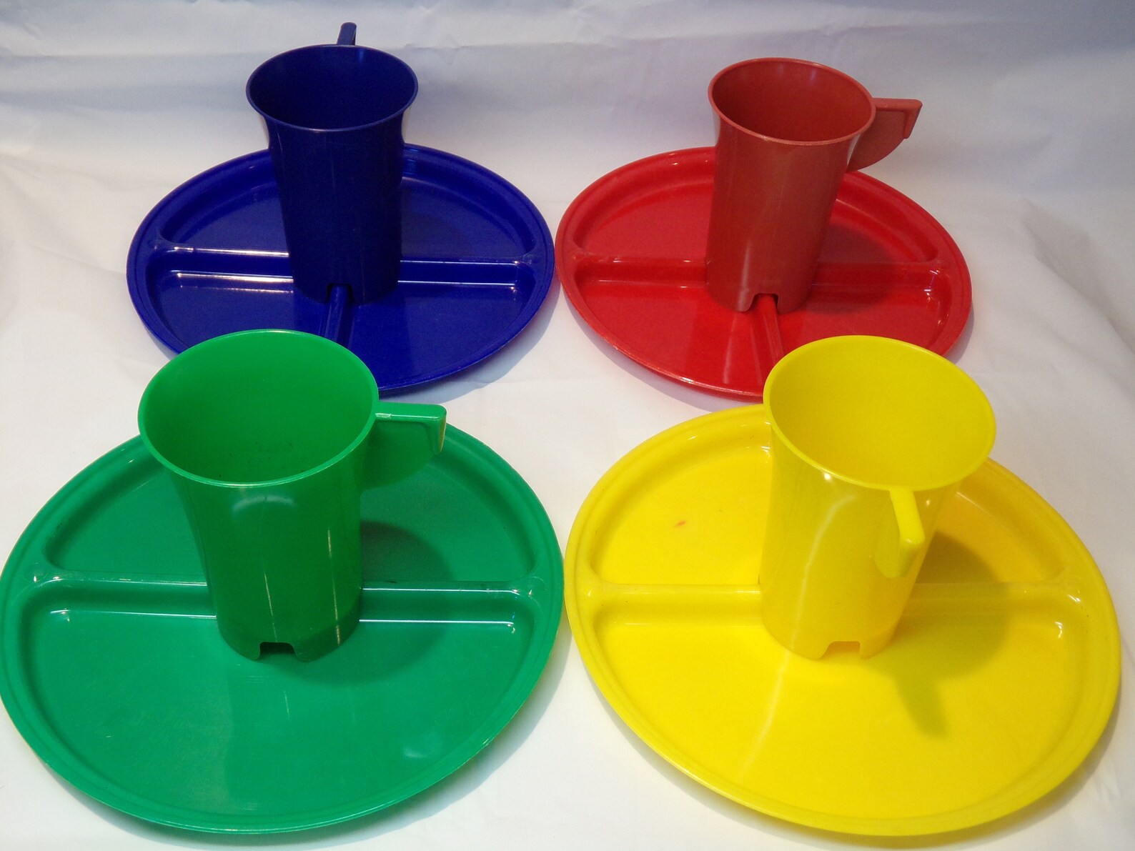 Vintage 1960's Jerywil Plastic Plates & Cups 8 Piece Set Etsy