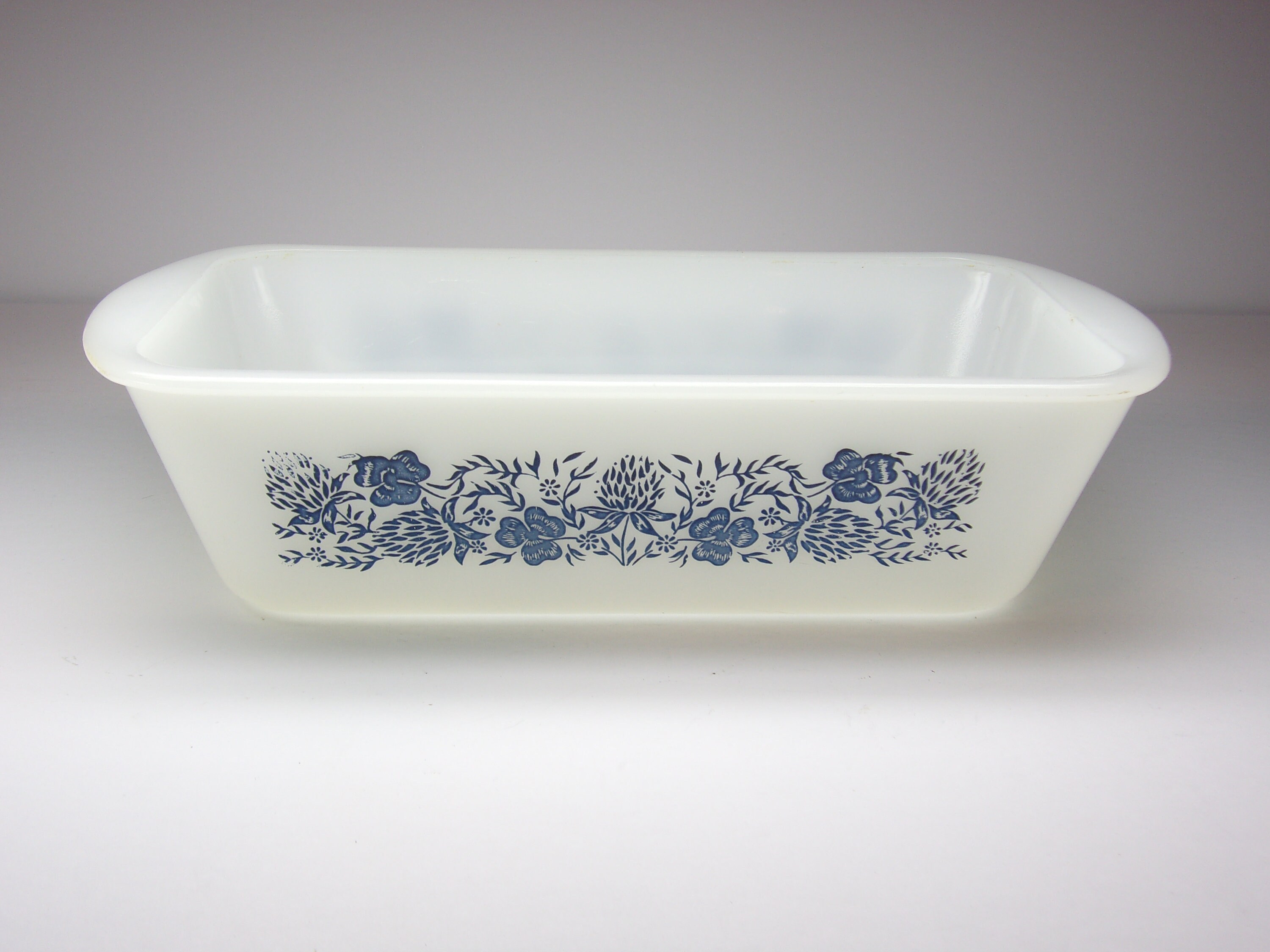 blue and white oven dish