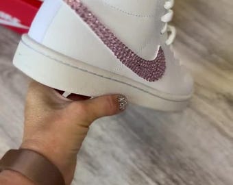 Court Royale blanco personalizado con cristales rosa suave