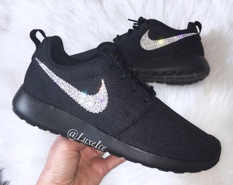 OREO Nike Roshe Sneakers – Black & White Lightweight Running Shoes – Stylish and Comfortable Streetwear Kicks