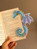 Bookmark “Dariella the Dragon” – large clip bookmark, fantasy, handmade, gift for readers product logo