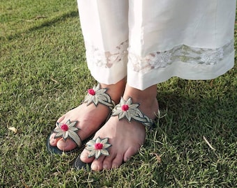 Sandali bassi da donna ricamati a mano con filo Zari - Sandali etnici - Jutti pakistani - Sandali bassi in pelle