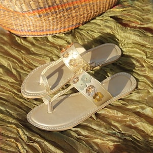 Handmade Women Kolhapuri Sandals - Traditional Pakistani Chappal - Women Slip ons