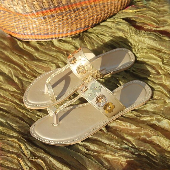Handmade Women Kolhapuri Sandals - Traditional Pakistani Chappal - Women Slip ons