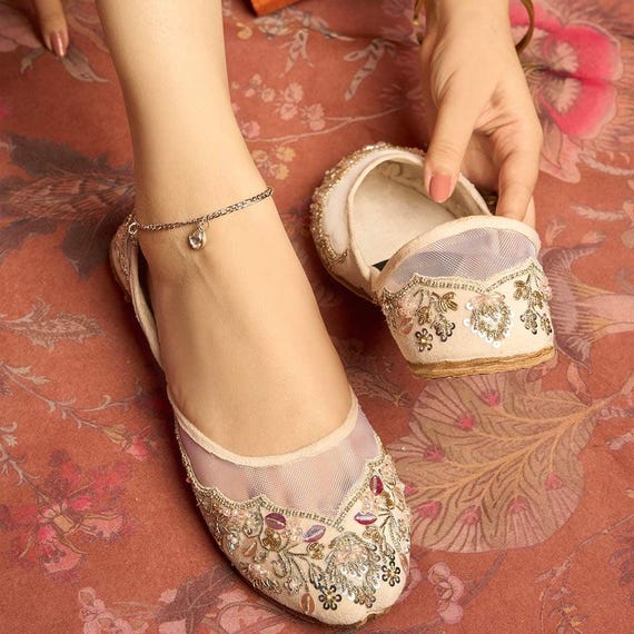 Bridal White Embroidered Jutti | Handcrafted Wedding Khussa for Women | Traditional Indian Pakistani Shoes