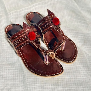 Handmade Leather Kolhapuri Sandals for Women – Traditional Indian Flat Chappals – Ethnic Boho Footwear