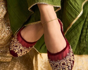 Jutti nupcial granate hecho a mano: bailarinas de terciopelo bordadas para mujer – Zapatos de boda indios y pakistaníes