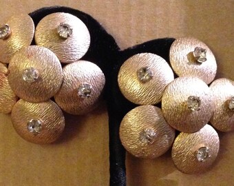 Vintage Mid Century 1950s Gold Tone Textured Disc Petals With Austrian Rhinestone Centers Flower Shaped Clip On Earrings