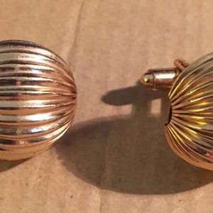 Vintage Mid Century 1940s Gold Tone Ridged Stylized Shell Shape Mens Womens Unisex Swivel Post Cufflinks Designed By Bartek