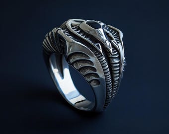 Xenomorph Ring in Sterling Silver – Futuristic Alien Skull Jewellery, Cyberpunk Gift for Him