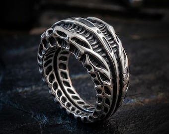 Silver Alien Ring – Unique Gothic Space Jewelry – Sci-Fi Ring for Men – Statement Xenomorph Ring