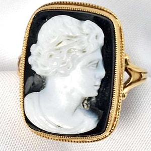 Estate Gold and Black Agate Cameo Ring