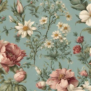 Op de afbeelding: Bloemenpatroon in vintage-stijl met grote roze en witte bloemen, kleine witte madeliefjes en groene bladeren op een lichtblauwe achtergrond. Het ontwerp heeft een aquareleffect, met zachte randen en een romantische uitstraling. Ideaal voor stof of behang.