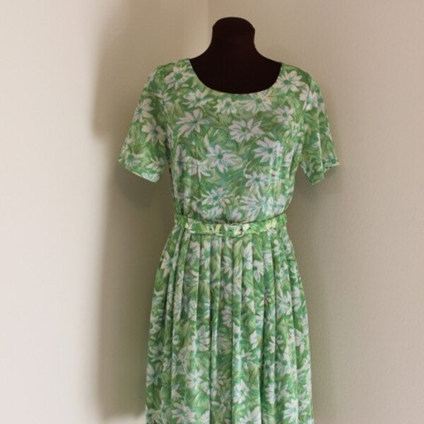 Vintage 50's 60s Green Floral Print Day Dress with Full Skirt Circle Skirt (m)