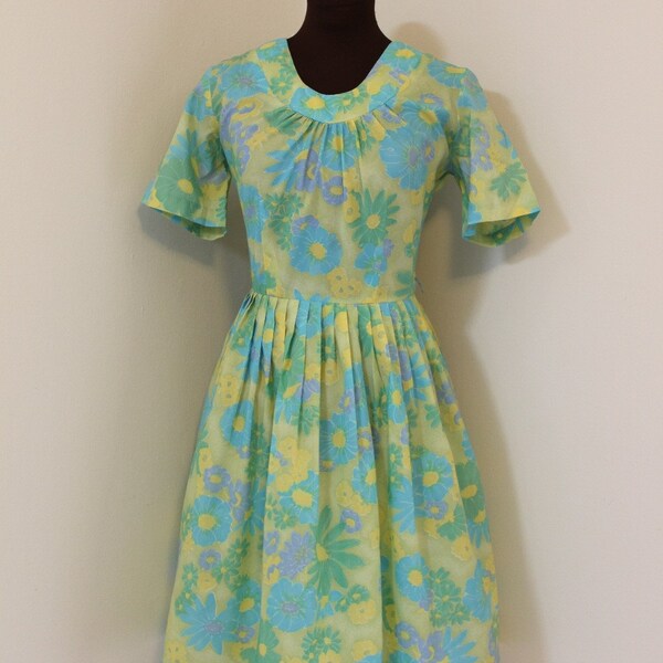 Vintage 1950s Floral Print Day Dress Full Skirt Circle Skirt (m-l)