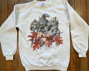 vintage 1988 squirrel sweatshirt medium cream nature graphic pullover fall leaves animal crewneck made in usa