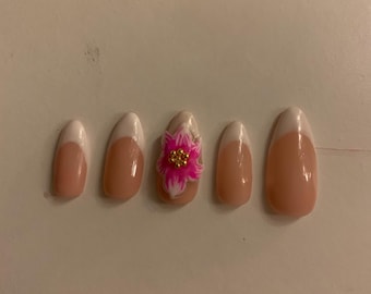 Astuces françaises aux amandes avec des fleurs en 3D