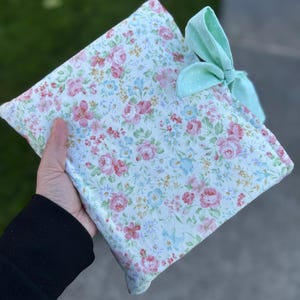 Bow book sleeve,bow bible sleeve,quilted book sleeve,Handmade Floral bible book sleeve,fabric book sleeve,book sleeve