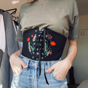 Corset with embroidered poppies, Gift for her, Black Under bust Corset, Modern corset belt, Corset for shirt, Corset belt for cardigan