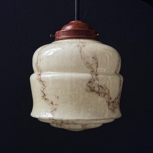 Art-deco-hanglamp: vintage kroonluchter met marmerglas