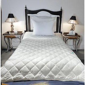 Spring Organic Wool Quilt - Handmade Odorless Wool Duvet , All Seasons Quilt , American , Canadian Sizes - Customizable Wool Bedding