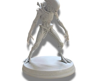 Figurine de créature spatiale de science-fiction de 15 cm (6 po.) Statue de collection en résine blanche, 14 ans et plus