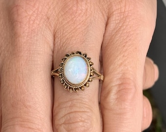 9ct Gold Vintage Natural Jewellery Opal Ring F&RB 2.6 Grams