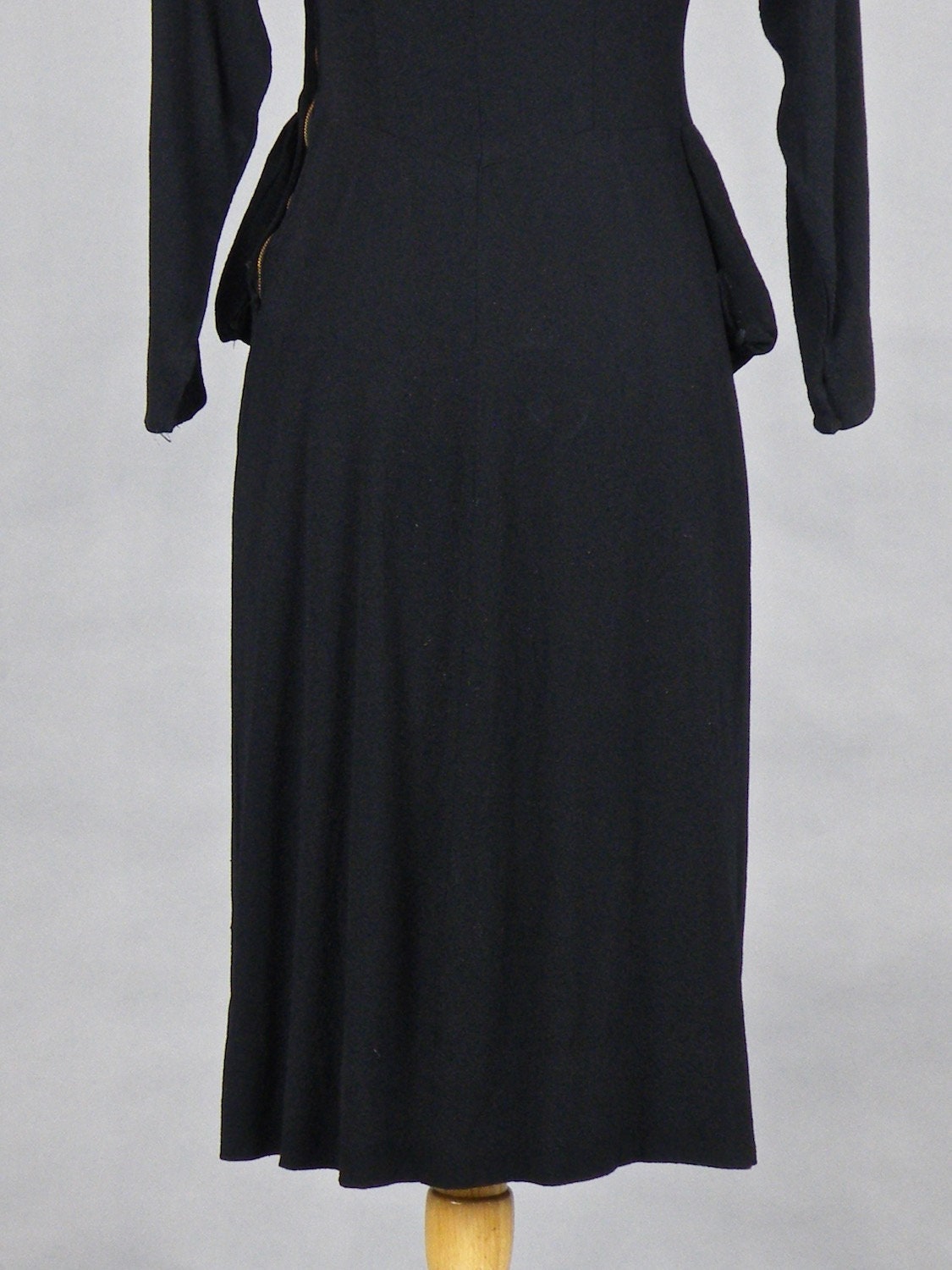 1940s Black Cutout Neckline Tulip Print Dress | S/M