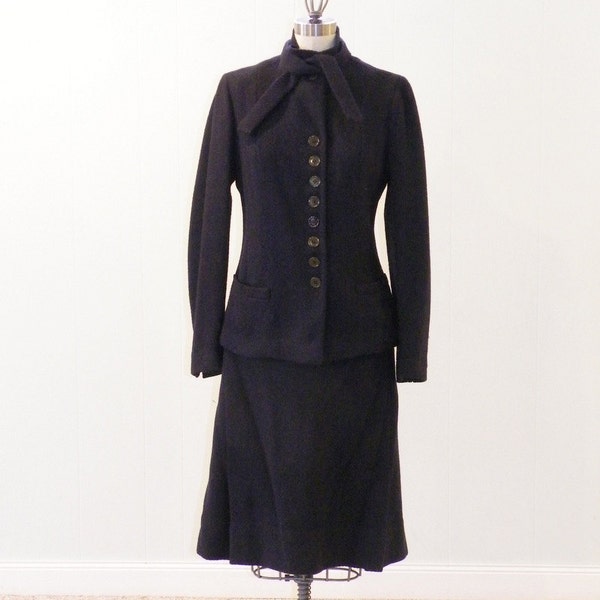 1940s Suit, Rothmoor 40s Dark Navy Blue Wool Skirt Fitted Blazer Jacket Suit Set, Neck Sash, Vintage Fall Winter Skirt Suit