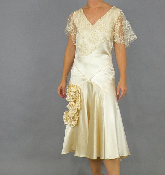 Antique 1920s Wedding Dress, 20s Dress, 1920s Candlelight Satin Lace Dress with 3D Flowers, Original Bridal Portrait & Netting