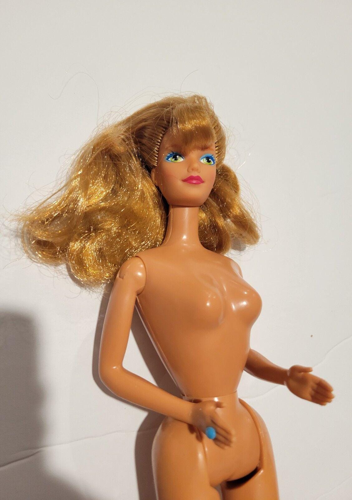Ancienne poupée Barbie robe dentelle rouge et noire avec chapeau années