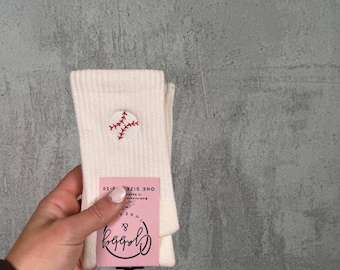 Baseball Crew Socks – Present till Little League-mamma, basebollmatchkläder. Vanliga strumpor och greppstrumpor för pilates, barre och lagrée.
