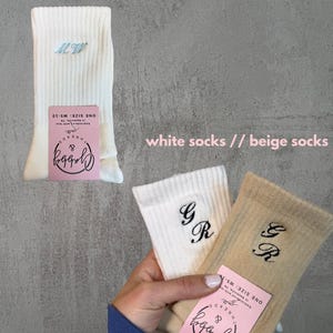 Chaussettes personnalisées avec prénoms/initiales - Disponibles en chaussettes antidérapantes pour Pilates, barre, Lagree et Regular (célibataire, soirée entre filles) image 4