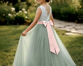 Zielona sukienka dla dziewczynki sypiącej kwiaty, biała koronka, długie rękawy, tiulowa suknia na przyjęcie urodzinowe