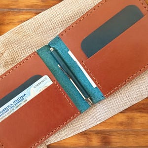 Cartera de cuero plegable hecha a mano, cuero Buttero de primera calidad, clip de metal para billetes, 6 ranuras para tarjetas, grabado personalizado en prensa caliente