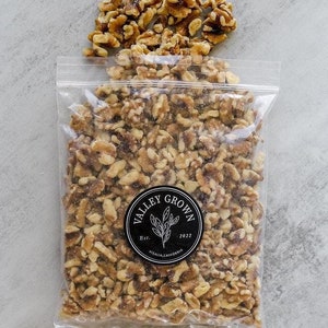 Natural Walnuts - Halves & Pieces