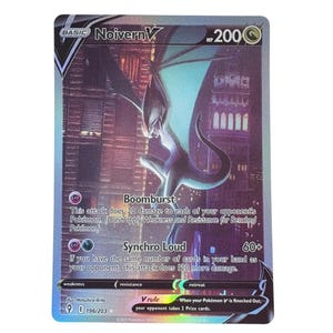 Carte Pokémon Noivern V personnalisée - Fan Art Holo - Présentoir paysage urbain de type dragon à collectionner