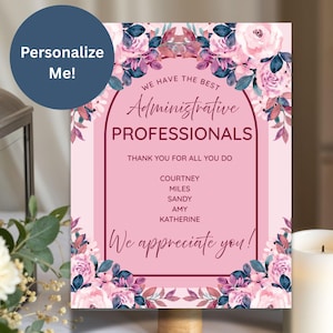Puede incluir: Un letrero rosa con detalles florales y el texto "WE HAVE THE BEST Administrative PROFESSIONALS." Incluye los nombres Courtney, Miles, Sandy, Amy y Katherine, con la frase "We appreciate you!" y "Personalize Me!"