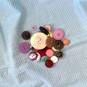 Asst VTG to Modern Button Mix For Sewing Crafts Collecting Good Variety of Color
